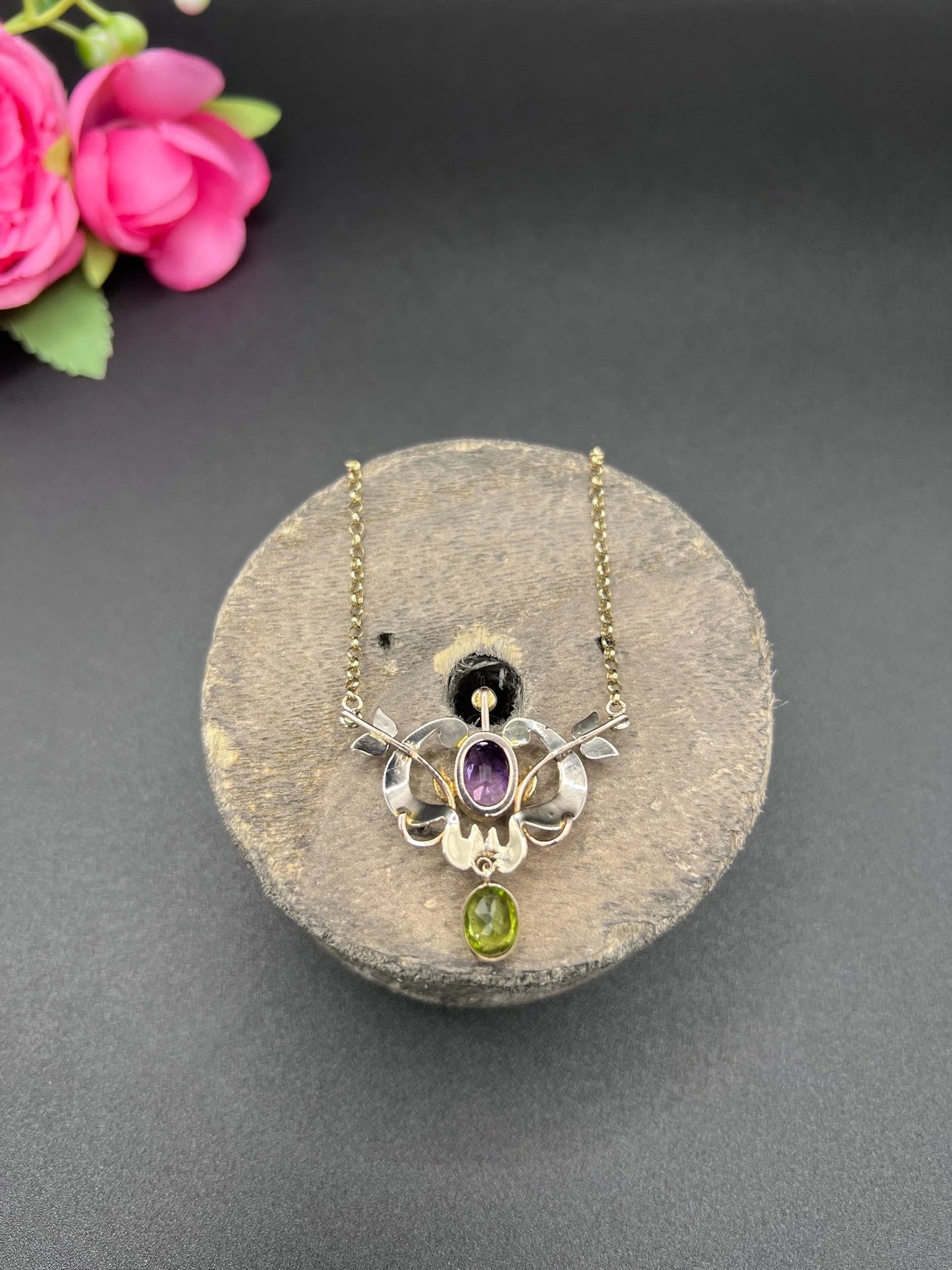 A yellow gold peridot, amethyst and seed pearl pendant necklace