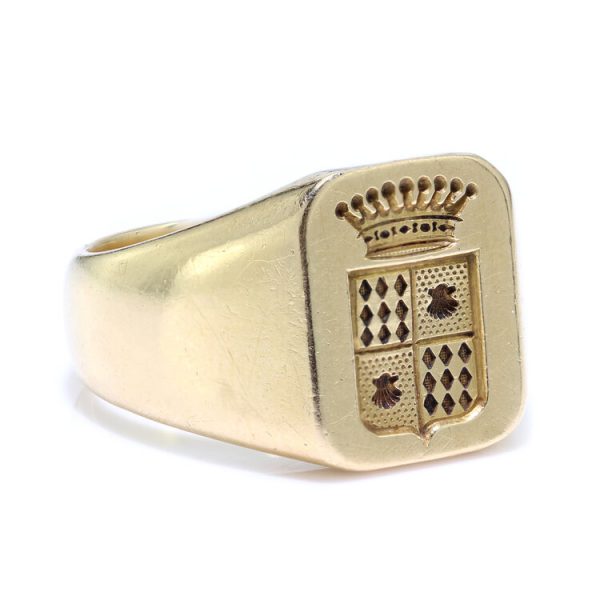 Antique French 18ct Gold Seal Ring with a Royal Crest / Coat of Arms. Made in France, 19th century, Circa 1870s