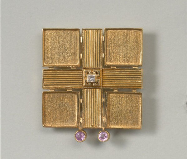 Jacob de Groes 18ct Gold Square Geometric Brooch and Earrings; with striped cross detail