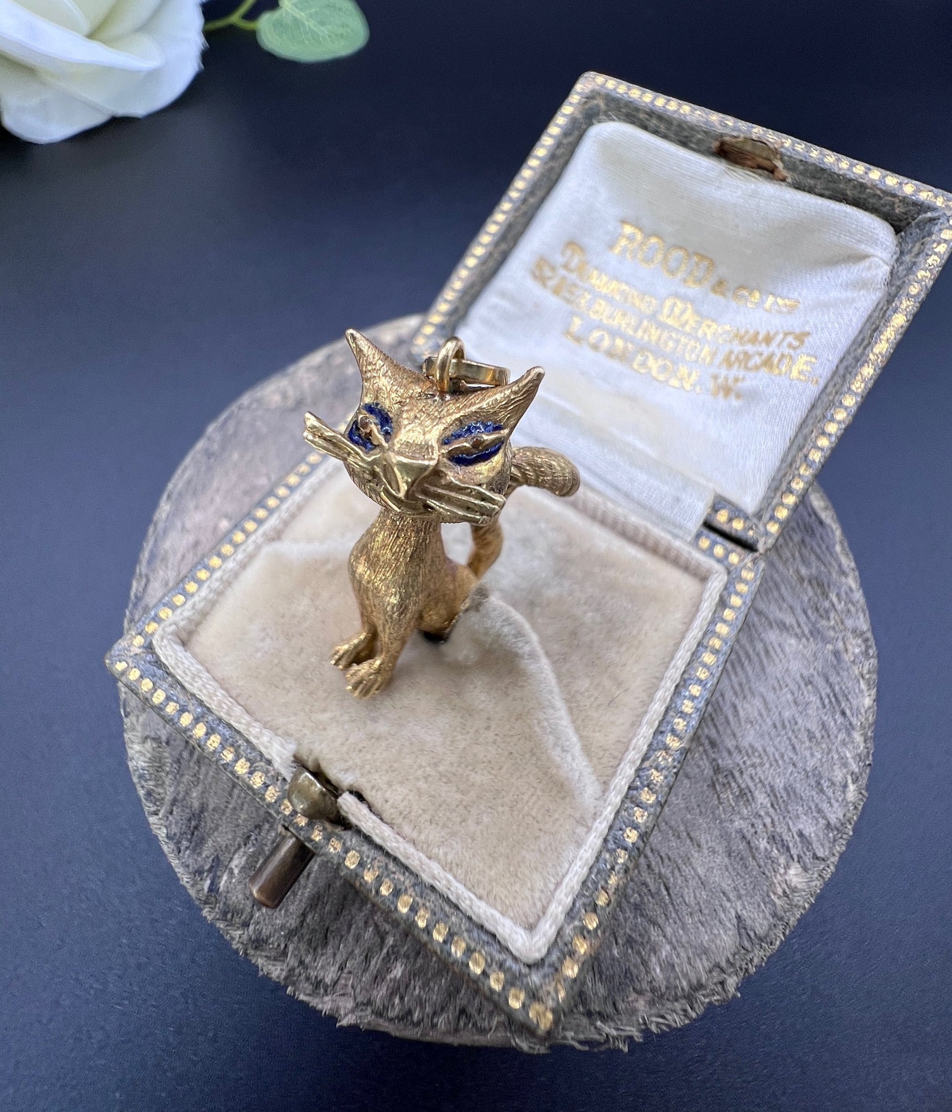 Antique 18 ct Yellow Gold, Edwardian Cat Pendant