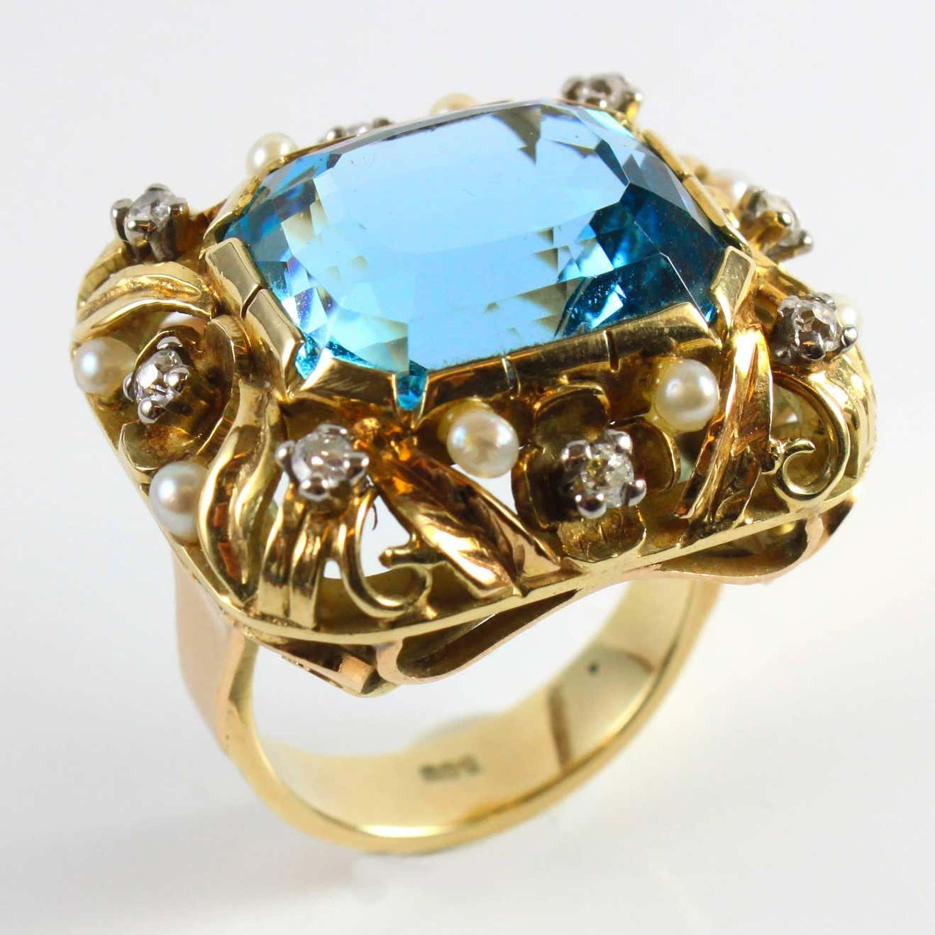 Vintage Retro 16ct Aquamarine Ring with Diamonds and Pearls