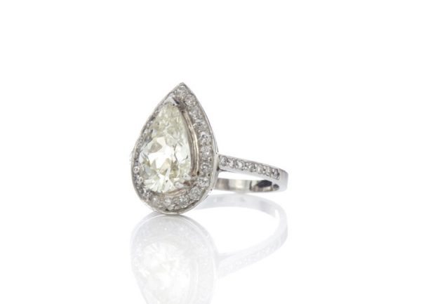 Contemporary 2.40ct Diamond and Platinum Pear Shaped Cluster Ring, with GCS certificate.