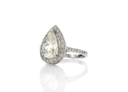 Contemporary 2.40ct Diamond and Platinum Pear Shaped Cluster Ring, with GCS certificate.
