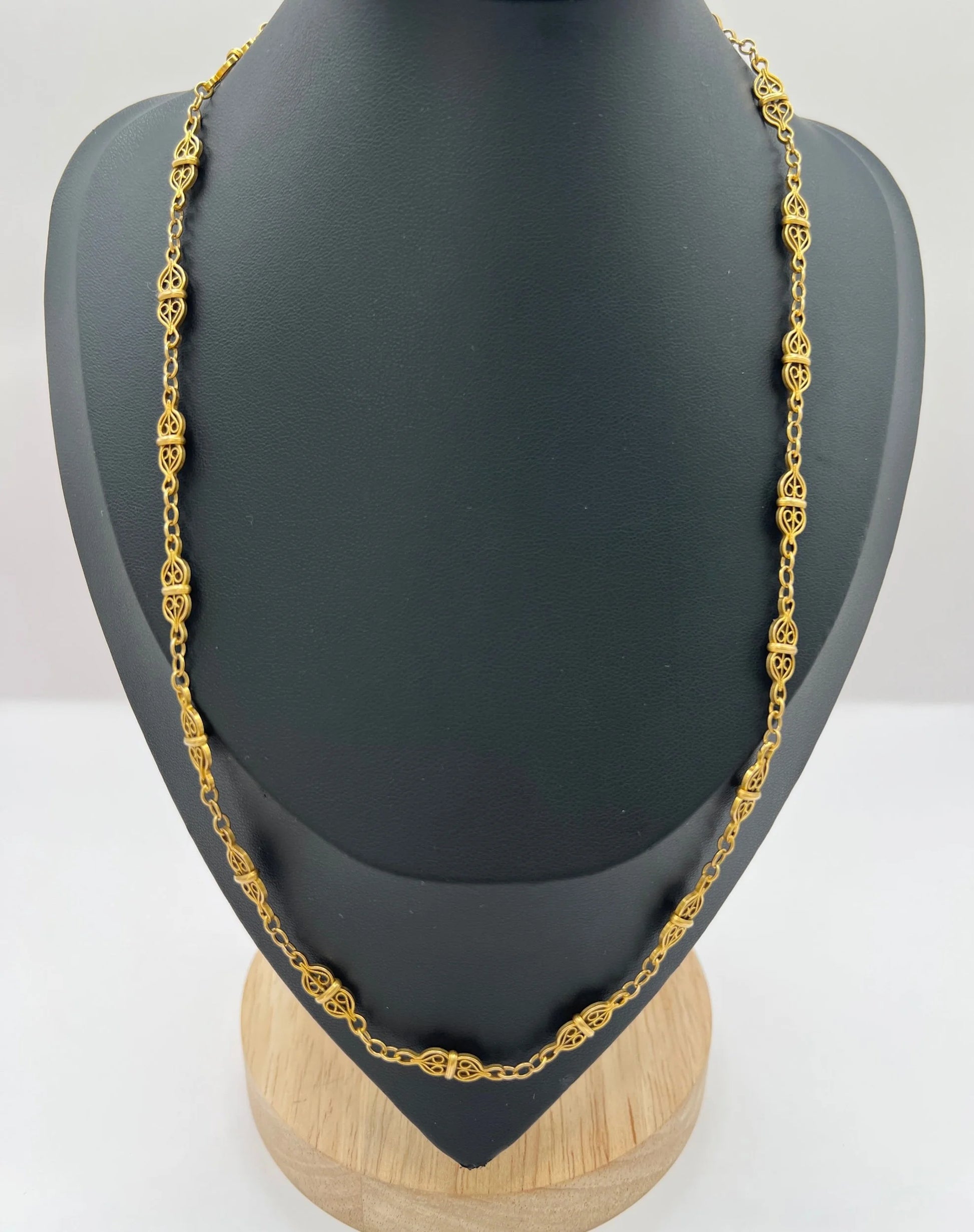 French Art Deco 18 Carat Yellow Gold Fancy Filigree Link Chain Necklace, Circa 1920