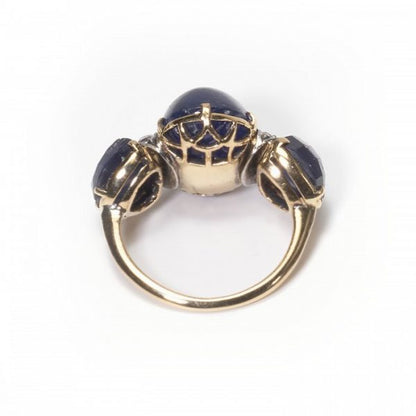 Vintage 1950s Cabochon Sapphire and Diamond Three Stone Ring, 9.00ct cabochon sapphire flanked by fancy faceted sapphires and brilliant diamonds