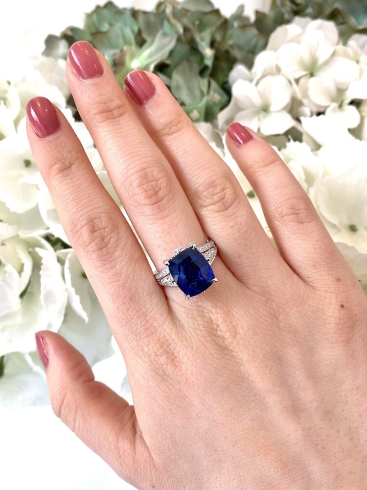 7.12ct Natural Ceylon Sapphire and Diamond Dress Ring in Platinum