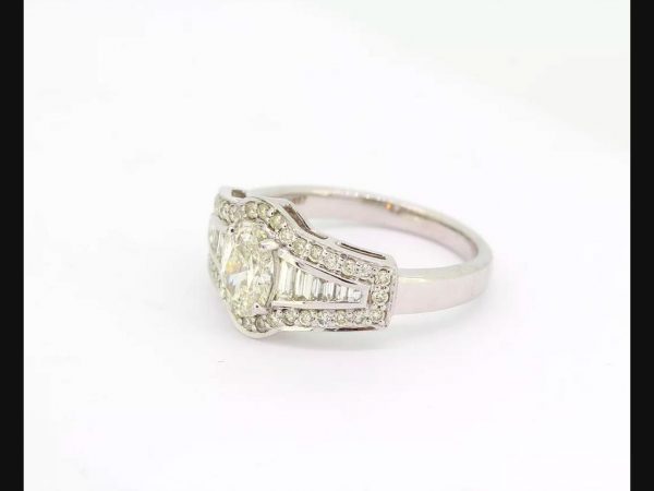 Vintage Diamond Ring, 1.39 carat total, 18ct White Gold