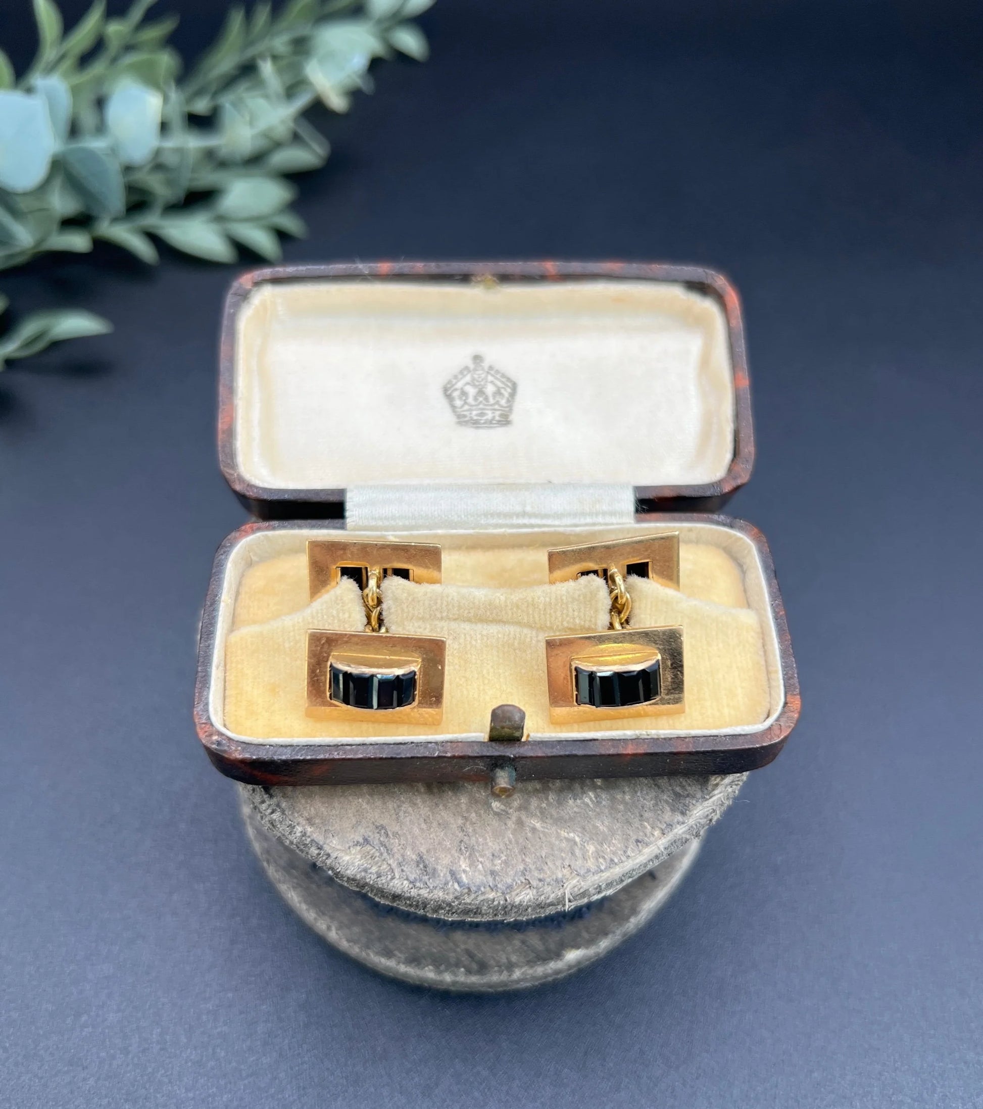 Vintage 18 Carat Yellow Gold, 1940's Onyx Rectangular Shaped Cufflinks