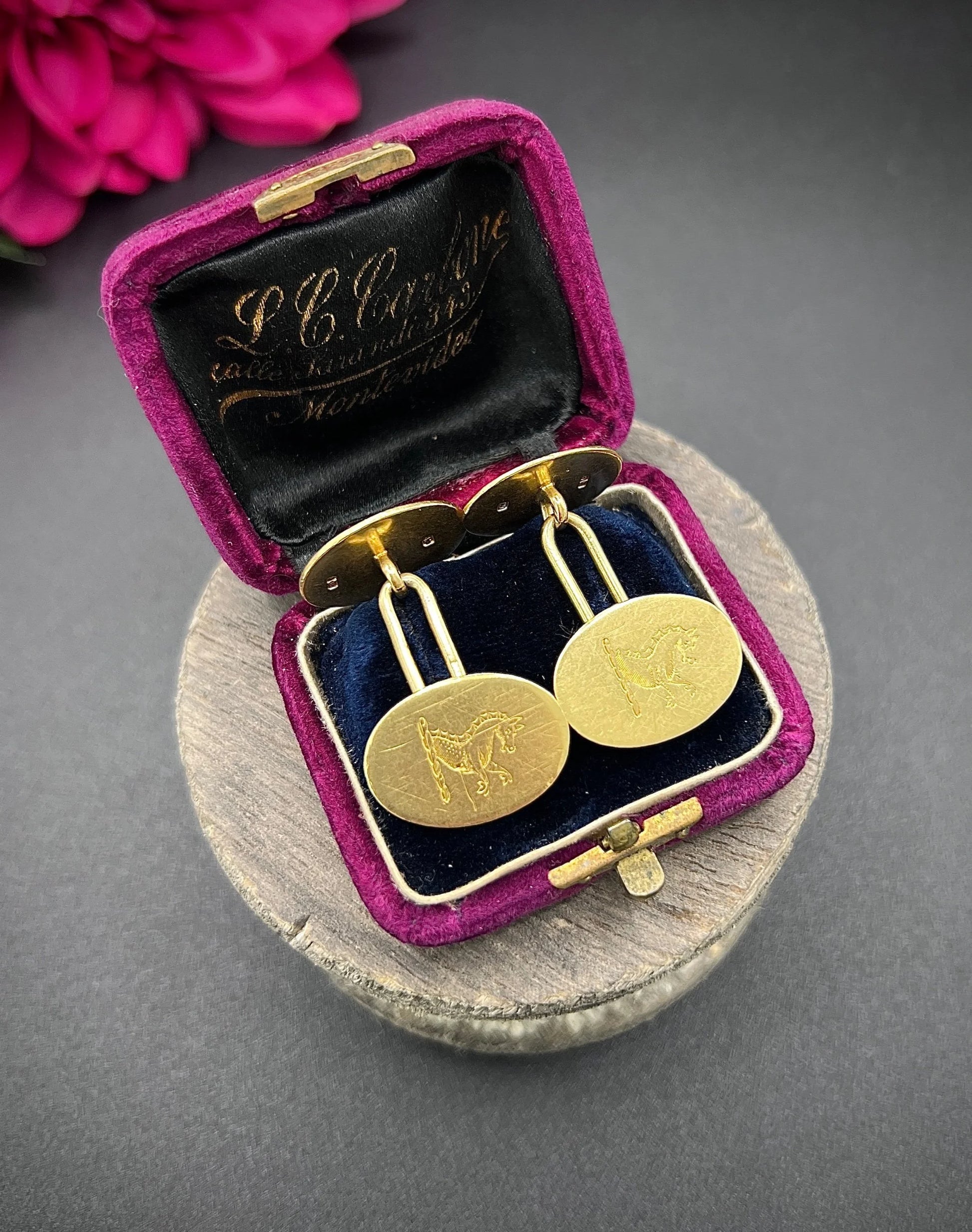 Antique 18 ct Yellow Gold Cufflinks: Heraldic Seahorse Crest, London 1924