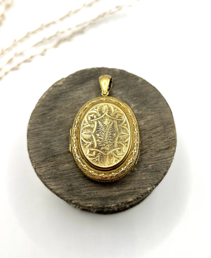 Victorian Antique Large 15ct Yellow Gold Engraved Oval Locket Pendant