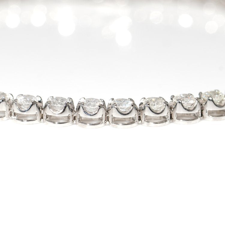 3ct Diamond Tennis Bracelet in 18ct White Gold, set with 48 round brilliant-cut diamonds totalling 3 carats