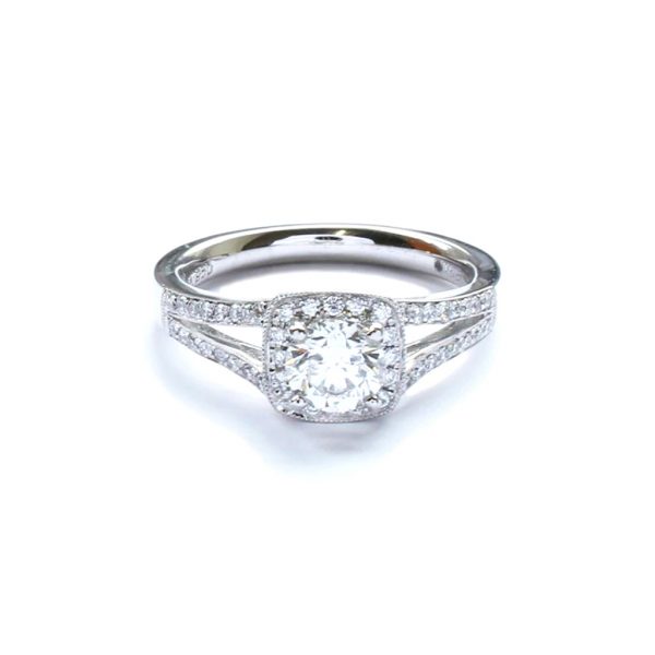 Diamond Cluster Ring, 0.96 carat Total, Platinum, GIA Certified