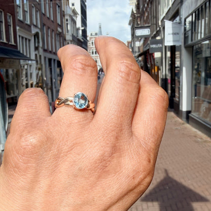 18 Carat Yellow Gold Aquamarine Solitaire Ring, 1.50 Carats