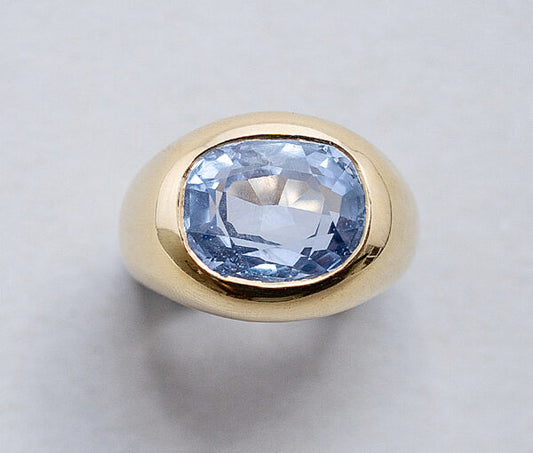 Vintage French 4.15ct Ceylon Sapphire Ring; 18ct yellow gold ring flush set with an oval facetted Ceylon sapphire of 4.15 carats, Made in France