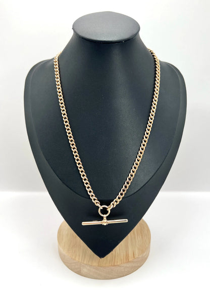 A gold curb link Albert chain, modelled on a black bust