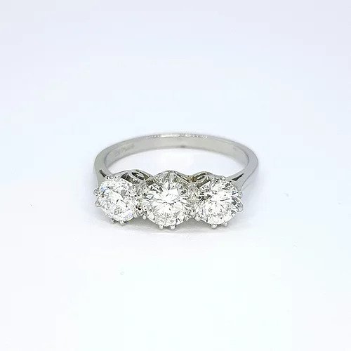Three stone diamond engagement ring, 1.51 carat total, in 18ct white gold