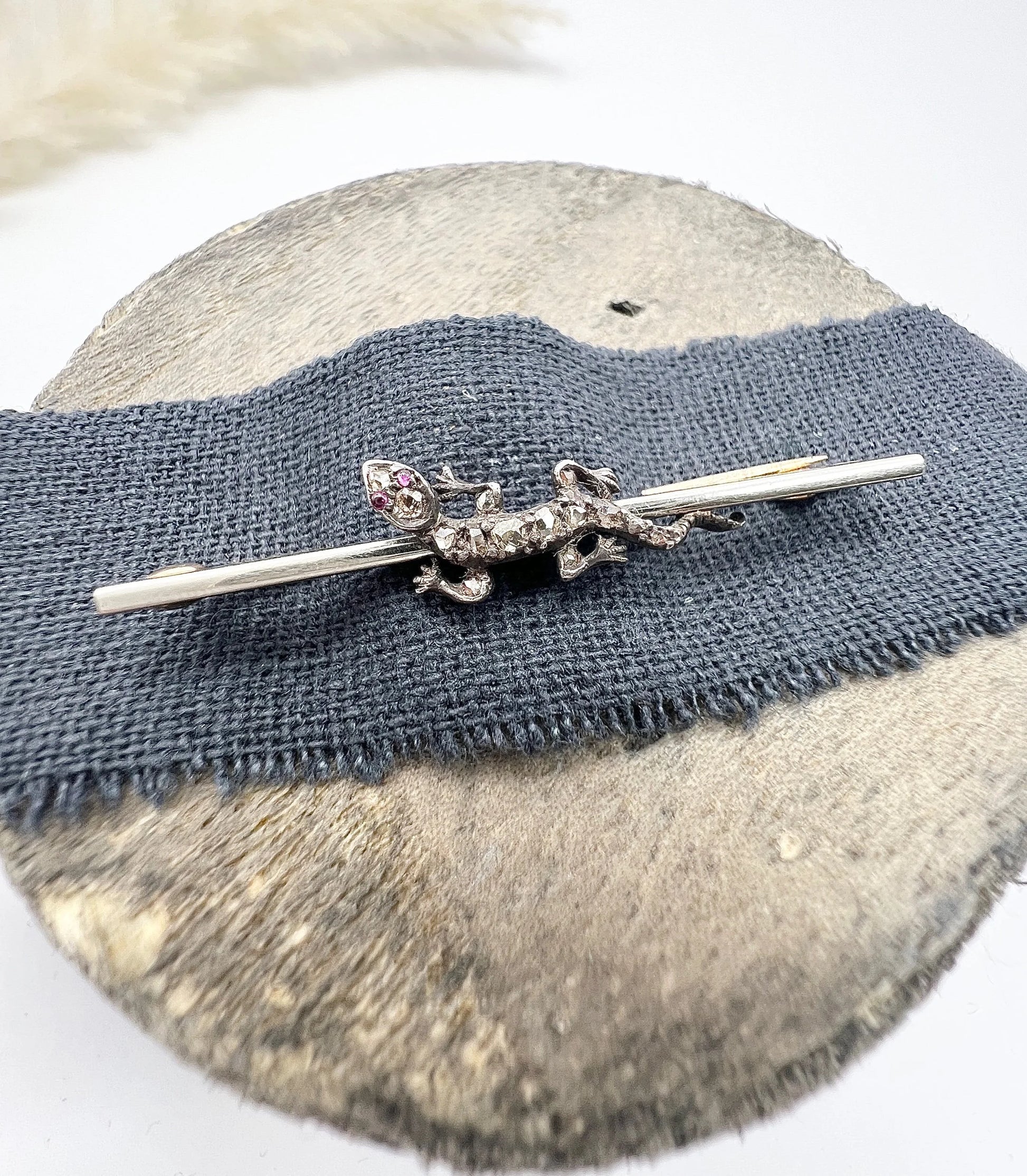 Antique 15ct Gold & Platinum, Victorian Diamond Lizard Brooch