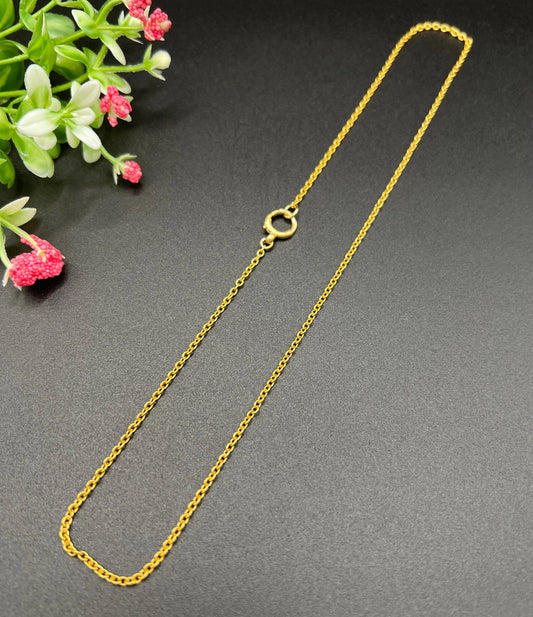 A yellow gold trace link chain necklace