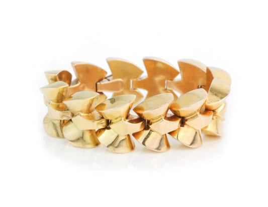Vintage 1940s French Retro Fancy Link 18ct Yellow Gold Bracelet; comprising fancy links of a geometric bow design, with French owl hallmark for 18ct gold