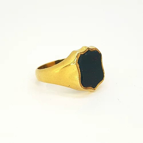 Vintage Bloodstone and 18ct Yellow Gold Signet Ring; carved bloodstone in a shield design enveloped by 18ct yellow gold