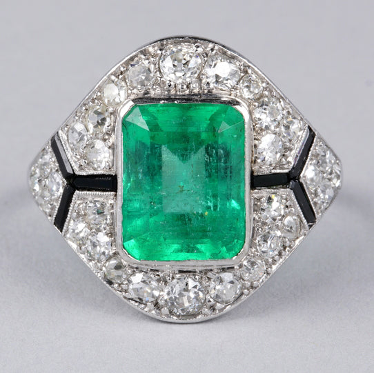 Art Deco French 1.80ct Certified Colombian Emerald and Old Cut Diamond Ring with Onyx in Platinum