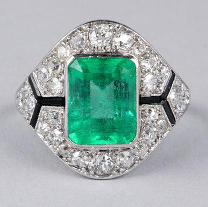 Art Deco French 1.80ct Certified Colombian Emerald and Old Cut Diamond Ring with Onyx in Platinum