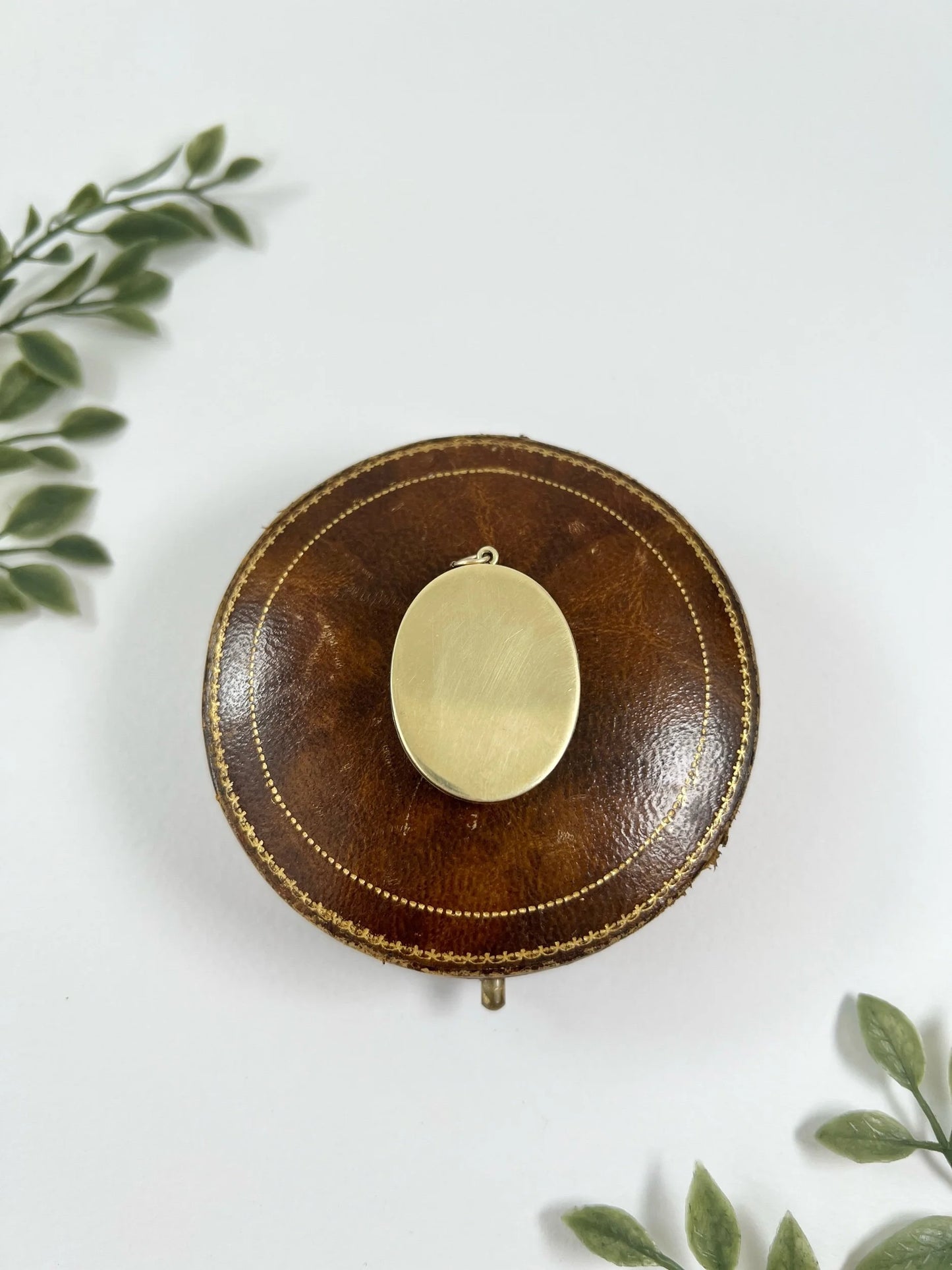 Edwardian 18 Carat Yellow Gold Onyx and Seed Pearl Flower Locket, Circa 1900