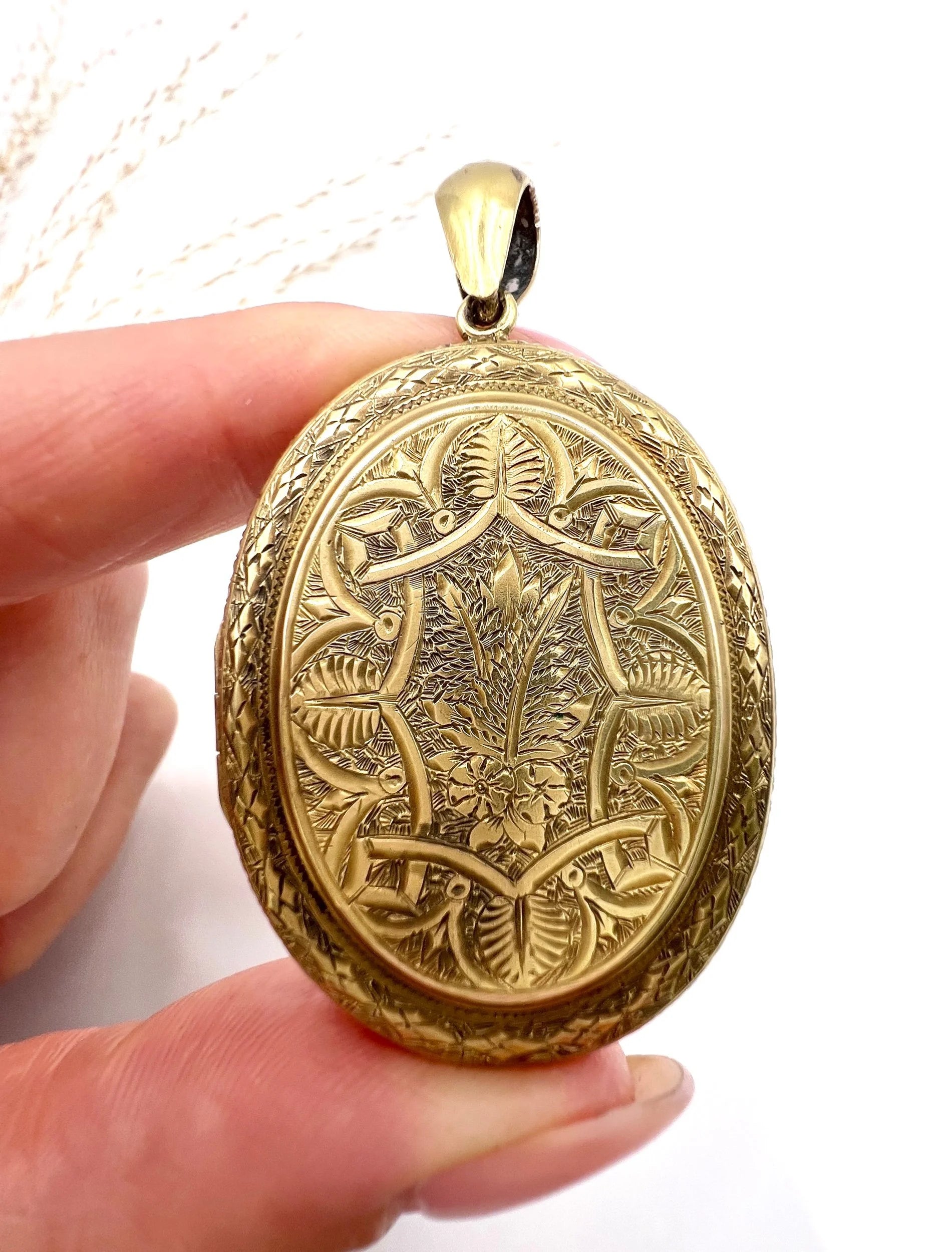 Victorian Antique Large 15ct Yellow Gold Engraved Oval Locket Pendant