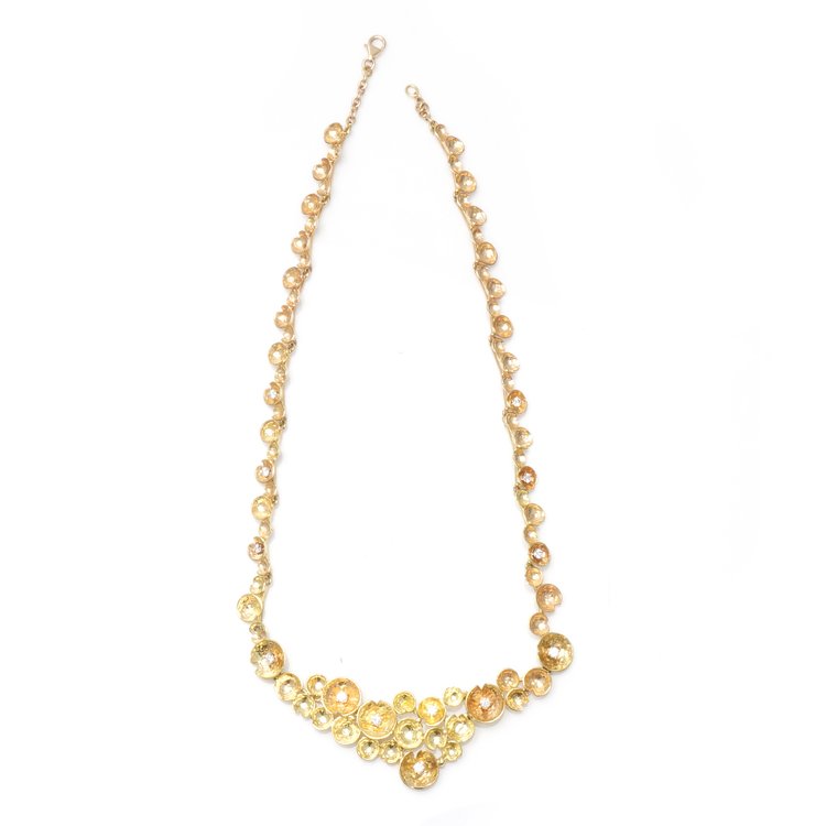 Vintage 18ct Yellow Gold Floral Necklace with Diamonds; comprised of circular hammered gold flowers set with 0.91cts brilliant-cut diamonds