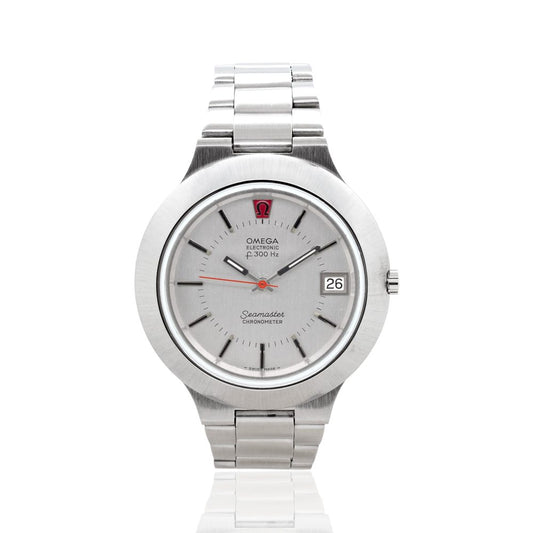 Rare Vintage 1970s Omega Seamaster Electronic Steel Quartz Watch, retro conical bezel silvered dial date window at 3 o'clock classic Omega logo at 12 o'clock on steel strap. Comes with a box