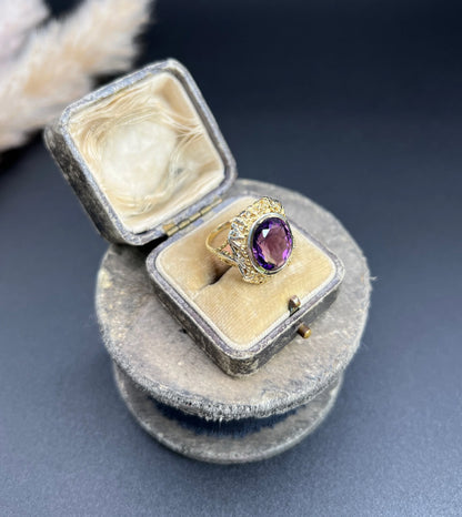 Art Nouveau 18 Carat Yellow and White Gold Oval Amethyst Ring