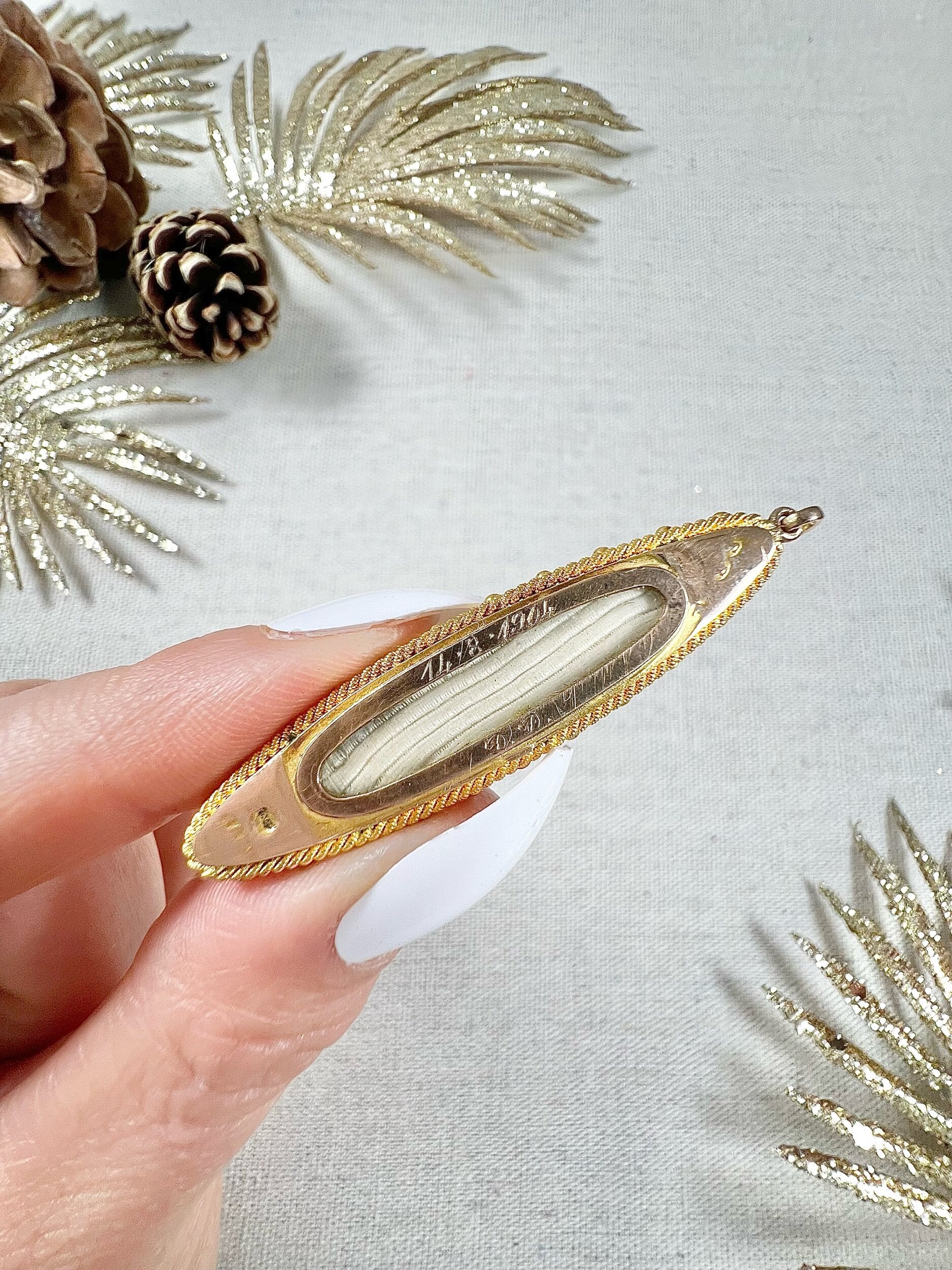 Victorian 15 Carat Yellow Gold Long Onyx Starburst Locket Pendant, Circa 1890