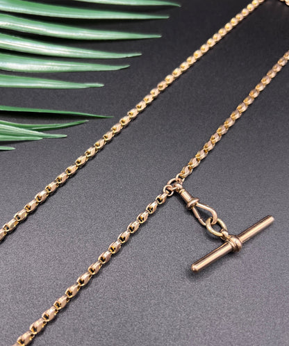 A rose gold tulip link chain necklace with a dog clip clasp and T-bar
