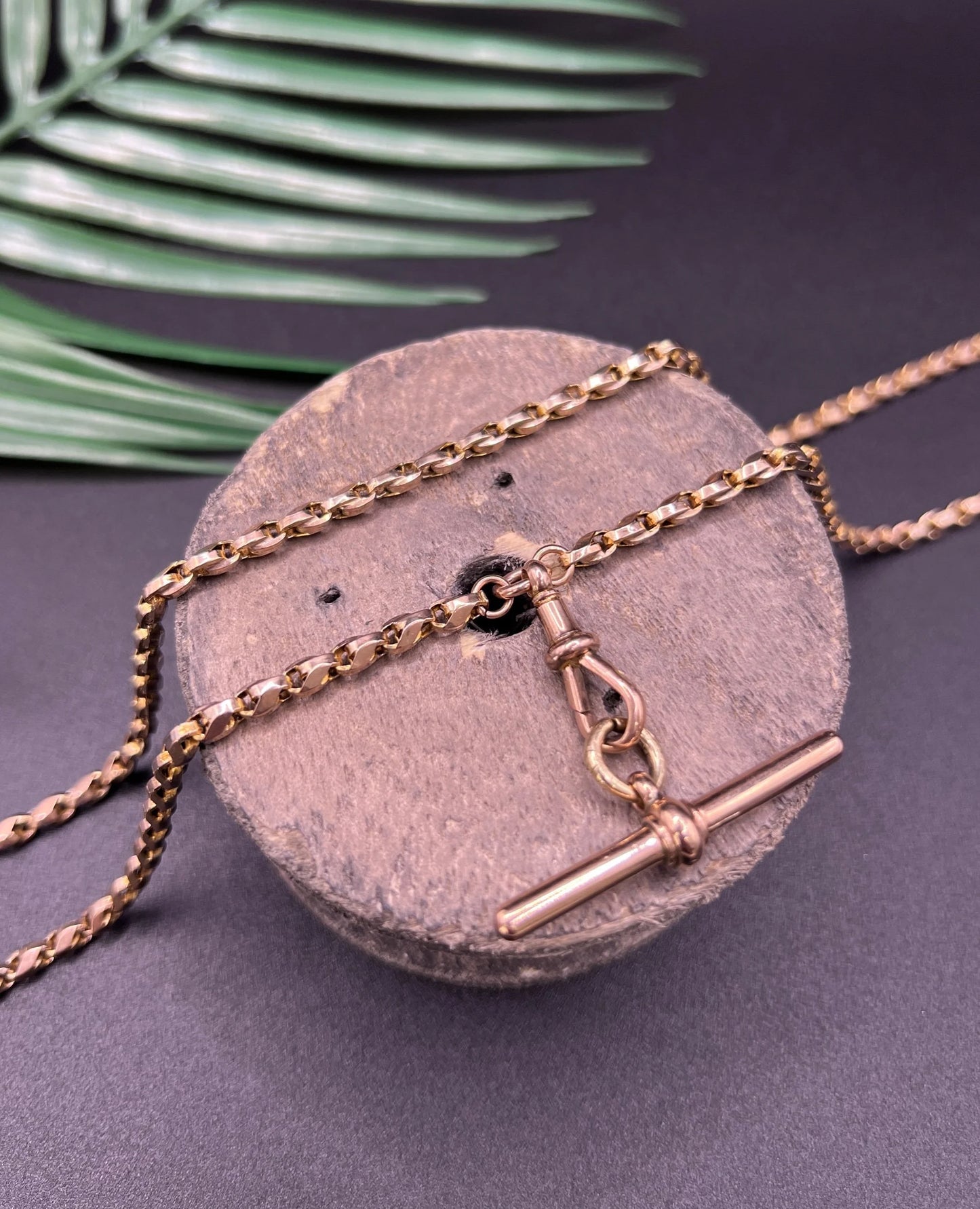 A rose gold tulip link chain necklace with a dog clip clasp and T-bar
