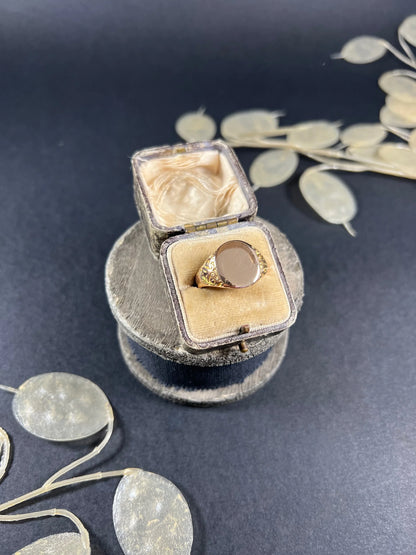 Antique 18 ct Gold, Oval Signet Ring Hand Carved Shoulders Hallmarked Chester 1916