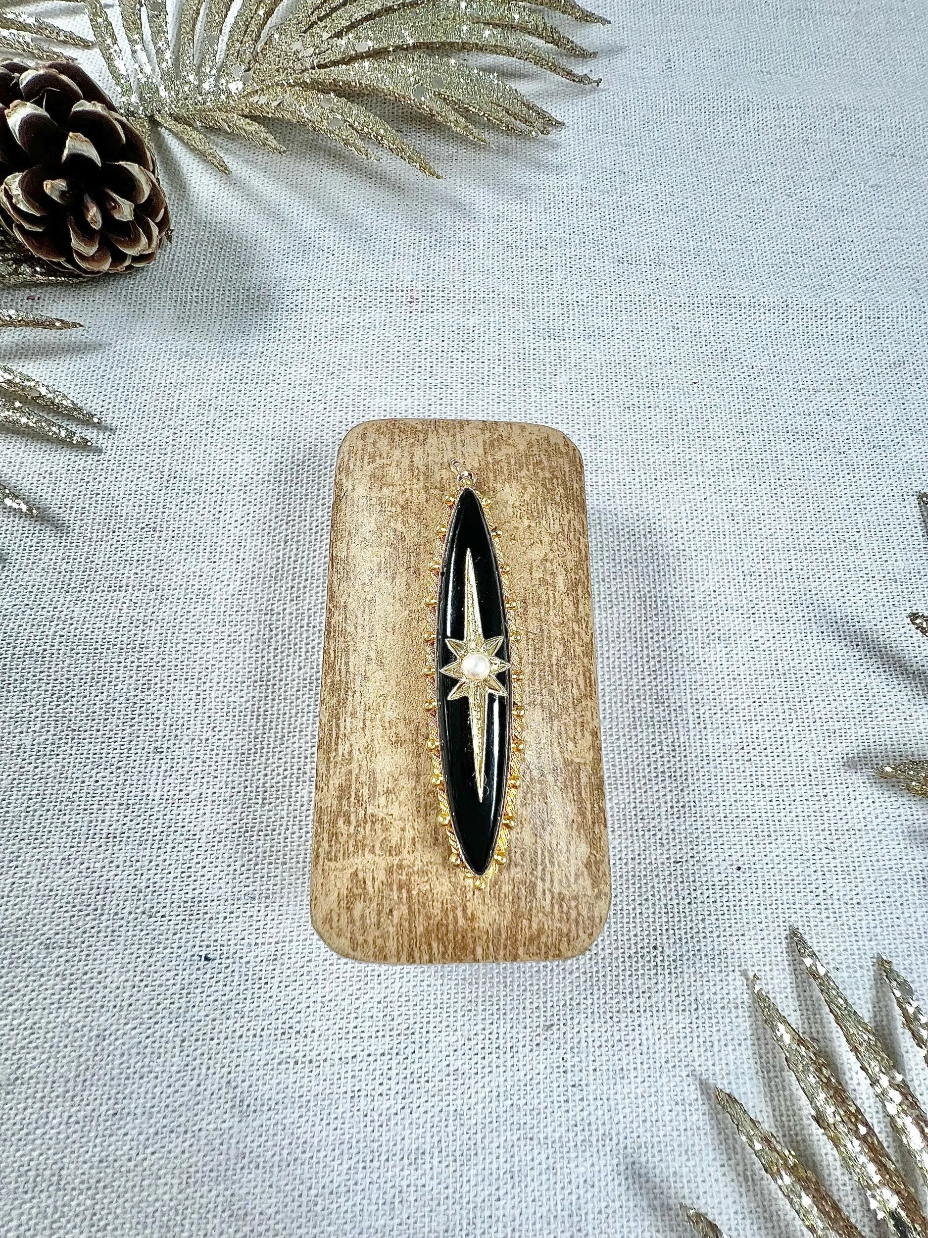 Victorian 15 Carat Yellow Gold Long Onyx Starburst Locket Pendant, Circa 1890