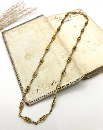 French Art Deco 18 Carat Yellow Gold Fancy Filigree Link Chain Necklace, Circa 1920