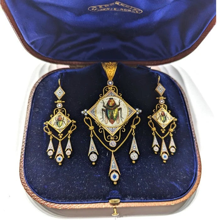 Antique Italian Micromosaic and Gold Pendant Brooch Earrings Suite, decorated with micromosaic fly beetle on blue red and white background in yellow gold with granulated Etruscan style work. Circa 1870. Comes in a Marchesini, Firenze Roma, fitted case