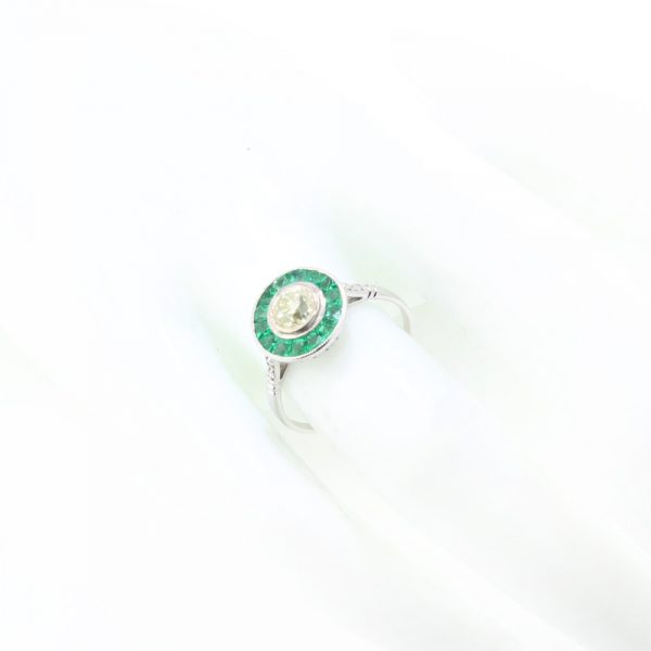 0.45ct Old Cut Diamond and Emerald Cluster Target Ring in 18ct White Gold