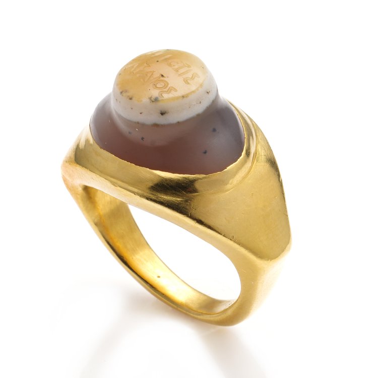 Antique 22ct Yellow Gold Ring with white and grey hardstone bearing Greek lettering