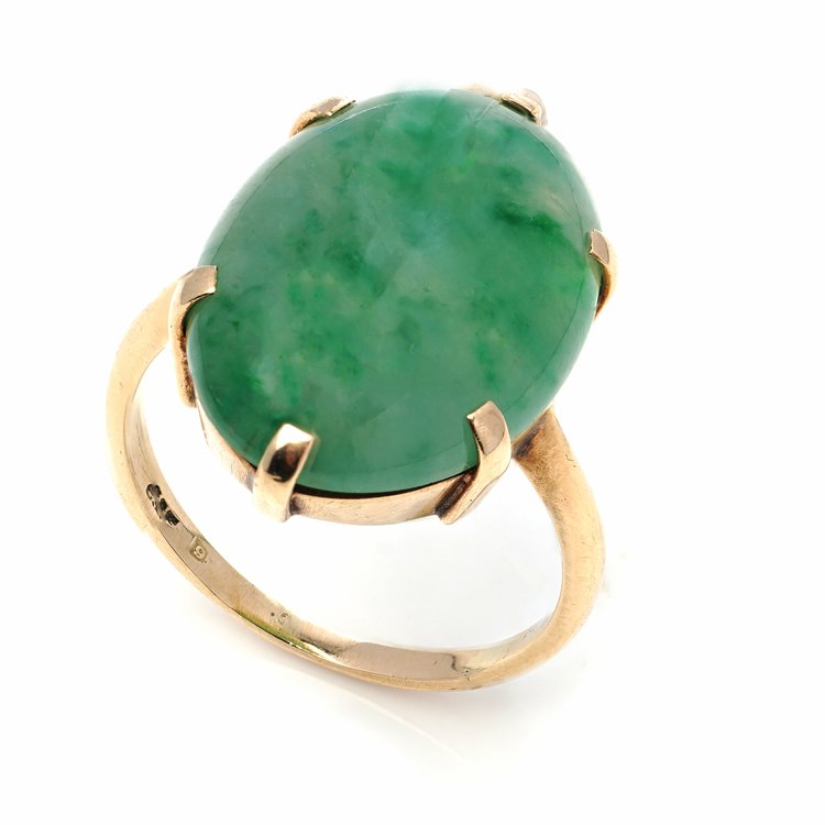 Vintage 1950s Oval Cabochon Jadeite Jade Ring in Yellow Gold