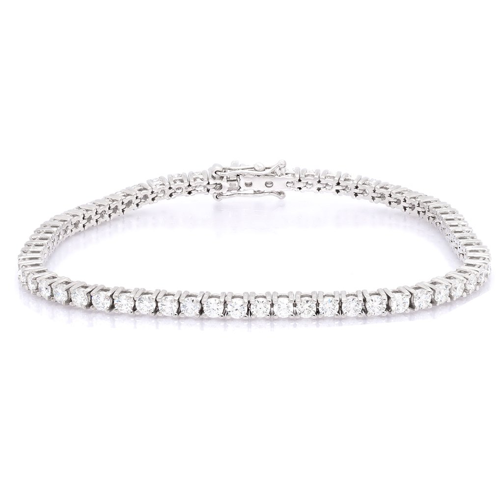 Diamond line bracelet in white gold.