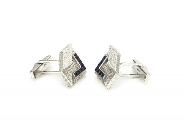 Vintage Kutchinsky Sapphire and 18ct White Gold Cufflinks, set with 0.70cts square-cut sapphires, Made in London 1965, Fully hallmarked.