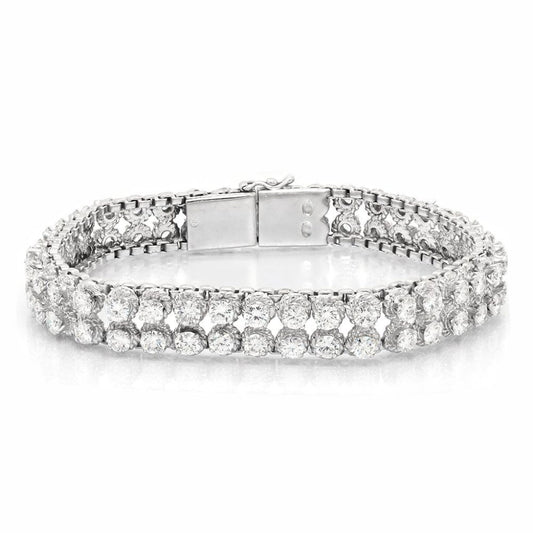 Diamond line bracelet in white gold.