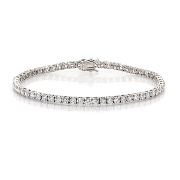 Diamond line bracelet in white gold.