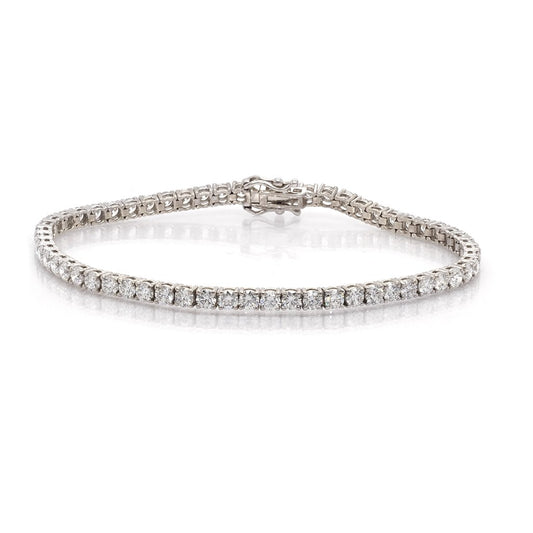 Diamond line bracelet in white gold.