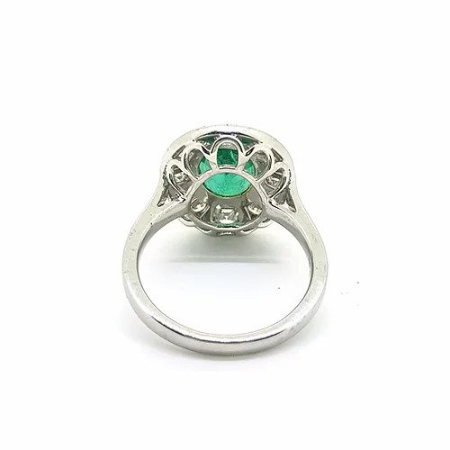 Emerald and Diamond Oval Cluster Ring in 18ct Gold, 2.29 carats