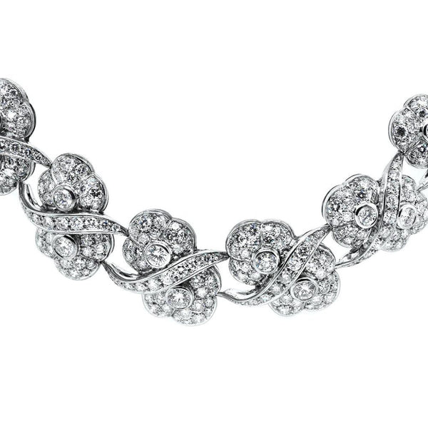 Diamond necklace in white gold.