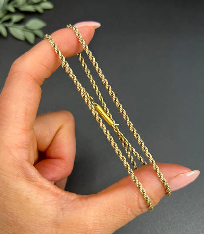 Antique 15 Carat Yellow Gold 16 1/2 Inch Solid Rope Link Chain, Circa 1890