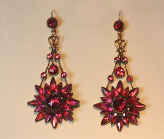 Antique Victorian Garnet Cluster Necklace and Earrings Demi-Suite